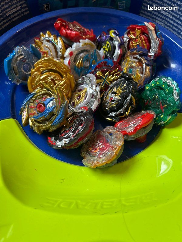 Lot 16 toupies bayblade 5 chargeur et 2 arènes (image 2)