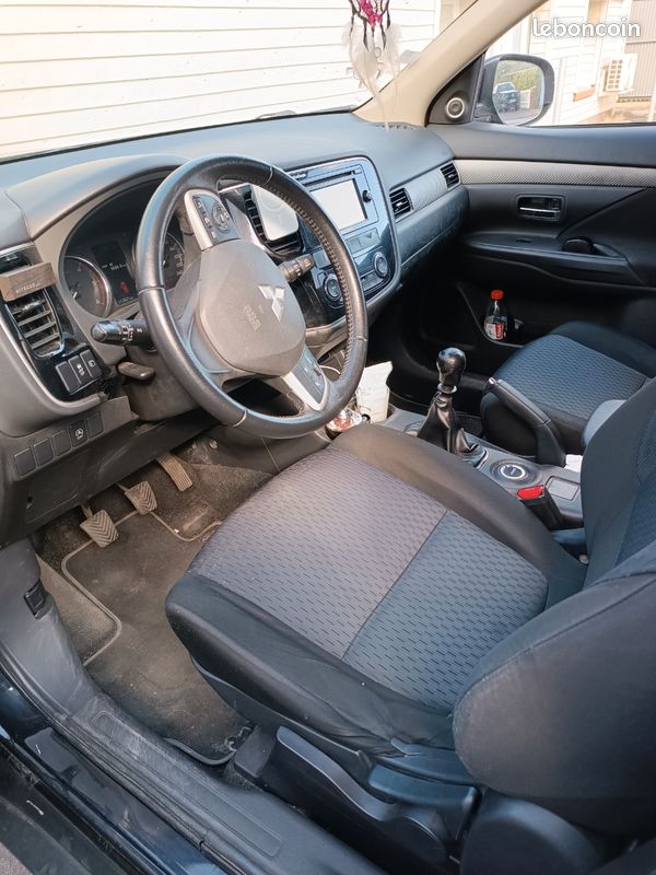 Mitsubishi Outlander (image 3)