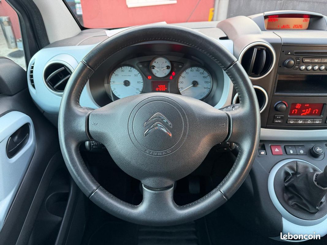Berlingo Exclusive 1.6 VTI 120ch - ESSENCE - Toit Pano - S.Chauffants - Radar - Garantie 12M - Aucun Frais - 1ère Main - Kit Embrayage Neuf (image 9)