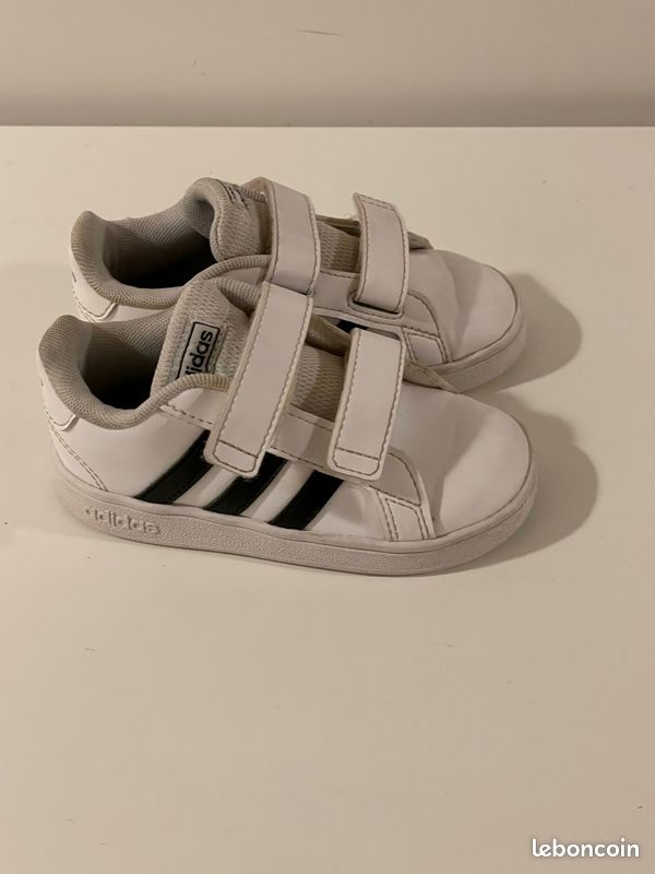 Basket Adidas blanche taille 24 (image 1)