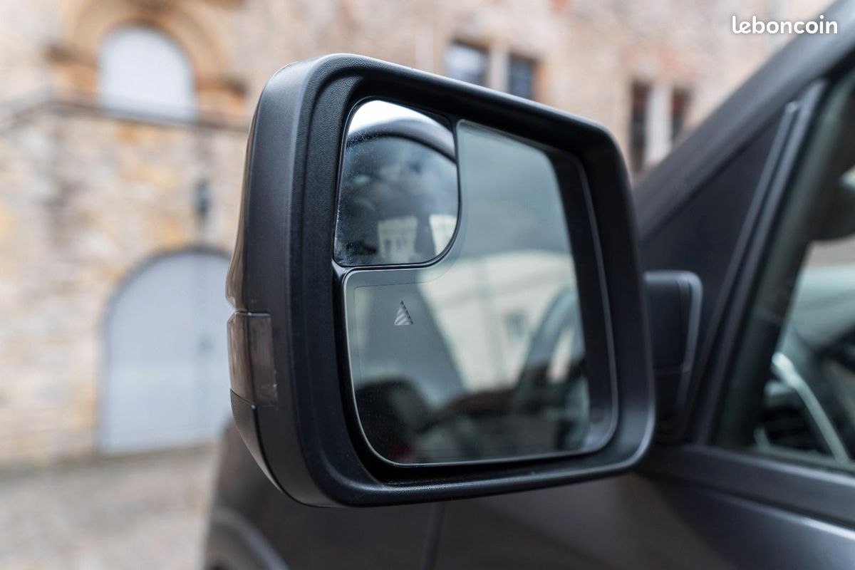 Dodge RAM 1500 Laramie 5.7 V8 HEMI eTorque 401 ch 4x4 – Toit pano – 360° – GPL (image 23)