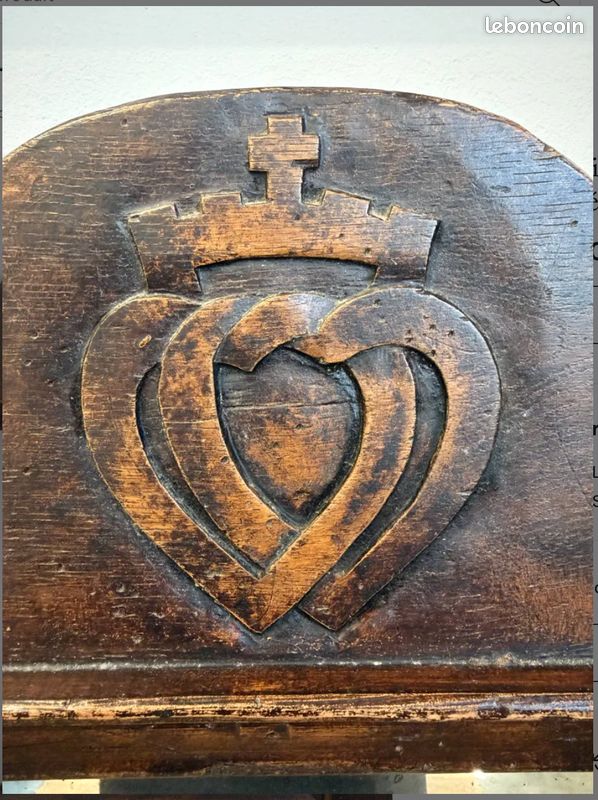 Miroir ancien en bois sculpté – Décor Sacré-Cœur – XIXe siècle (image 2)