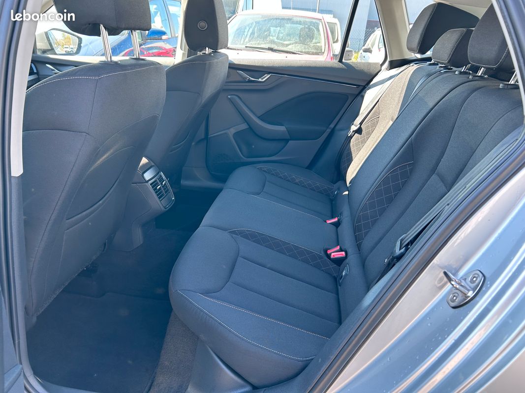 Skoda Kamiq 1.0 TSI 95ch Ambition Cockpit - 1ERE MAIN 27.800KMS- TVA Récupérable 12 075 HT (image 9)