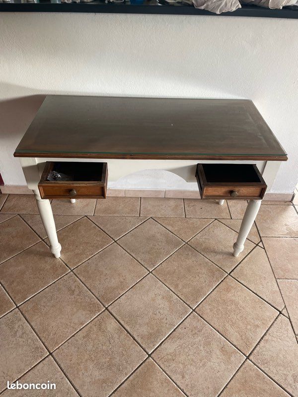 Bureau (image 2)