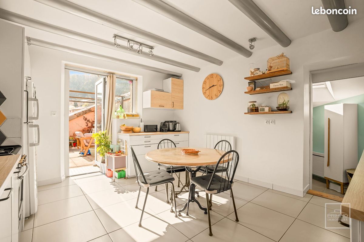 Appartement 4 pièces 115 m² · à Poleymieux-au-Mont-d'Or · 115 m² · 320 000 €