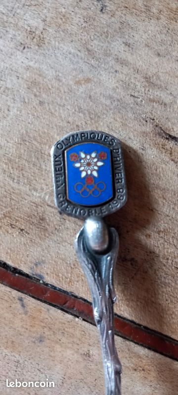 Lot D'écussons Olympiques Rares - Jeux été Et Hiver 1968 à 1976 - Jamais Utilisés - Collection