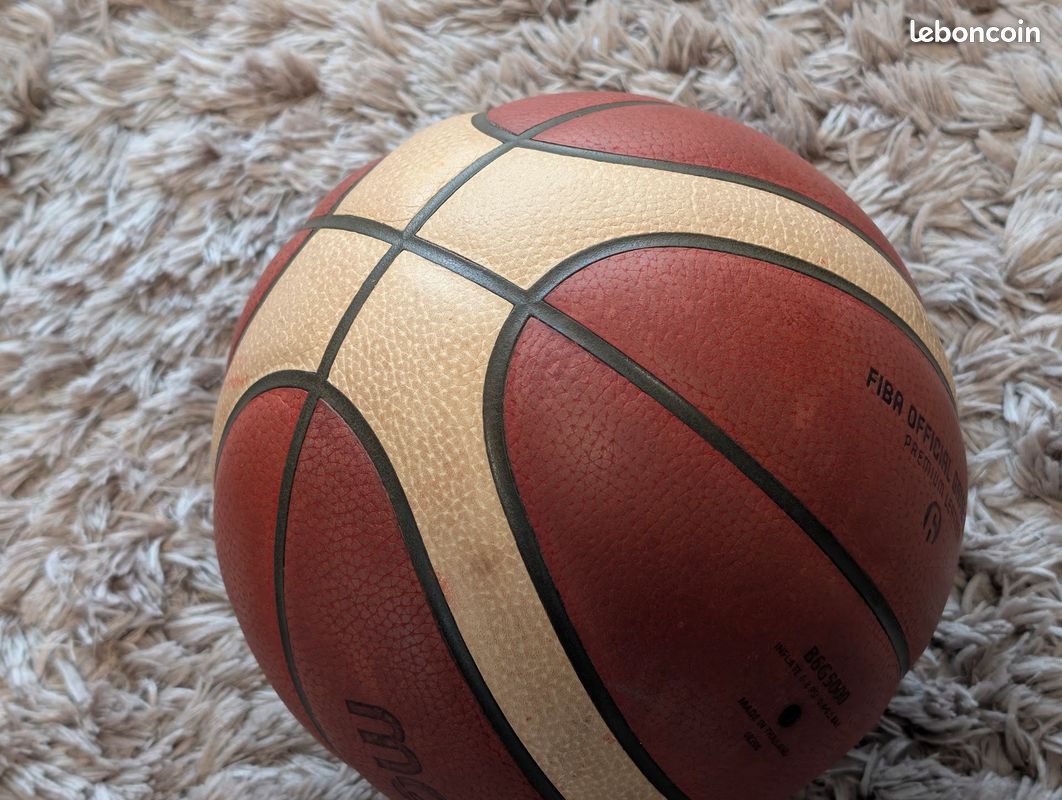 Molten Ballon Basketball Cuir BG2000 - Approuvé FIBA - Intérieur/Extérieur