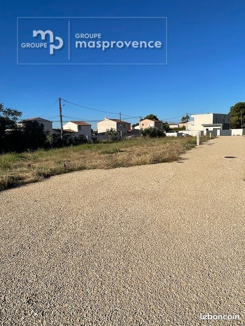 Terrain à bâtir de 457 m² à LA FARE-LES-OLIVIERS (13) · 250 000 €