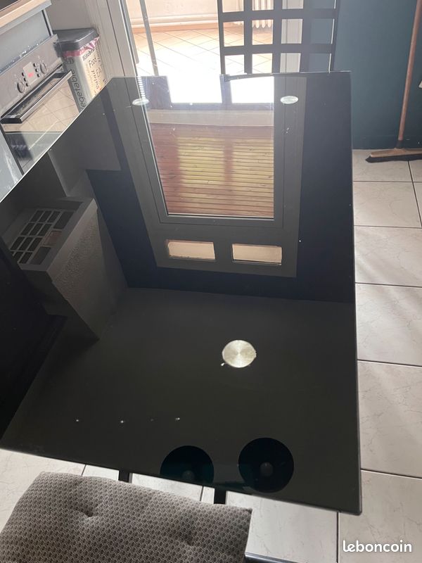 Table (image 3)