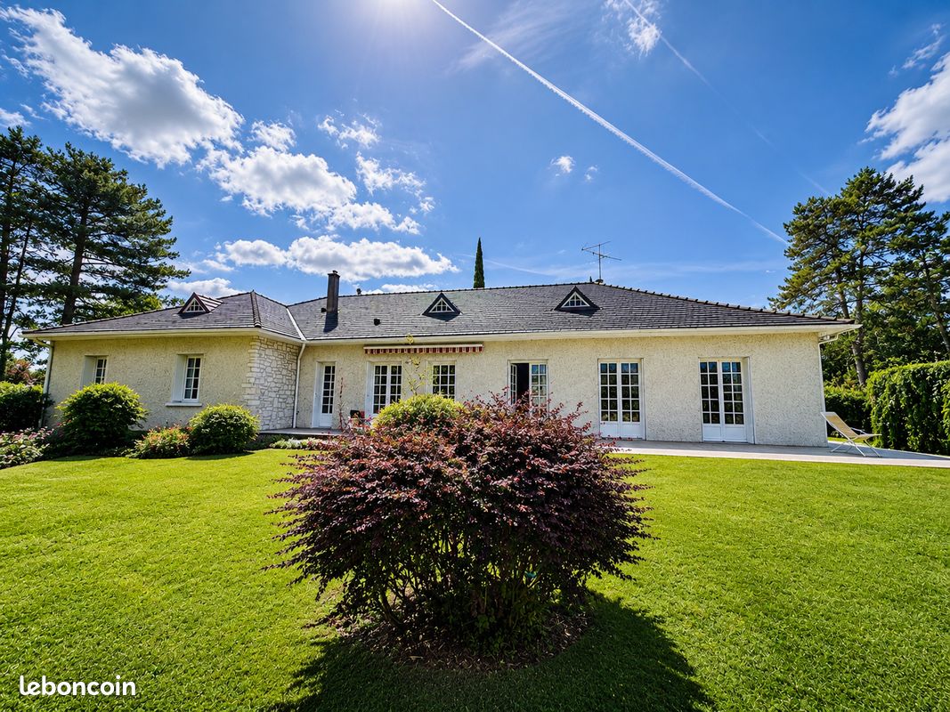 Maison 10 pièces 325 m² · à Poitiers · 325 m² · 549 000 €