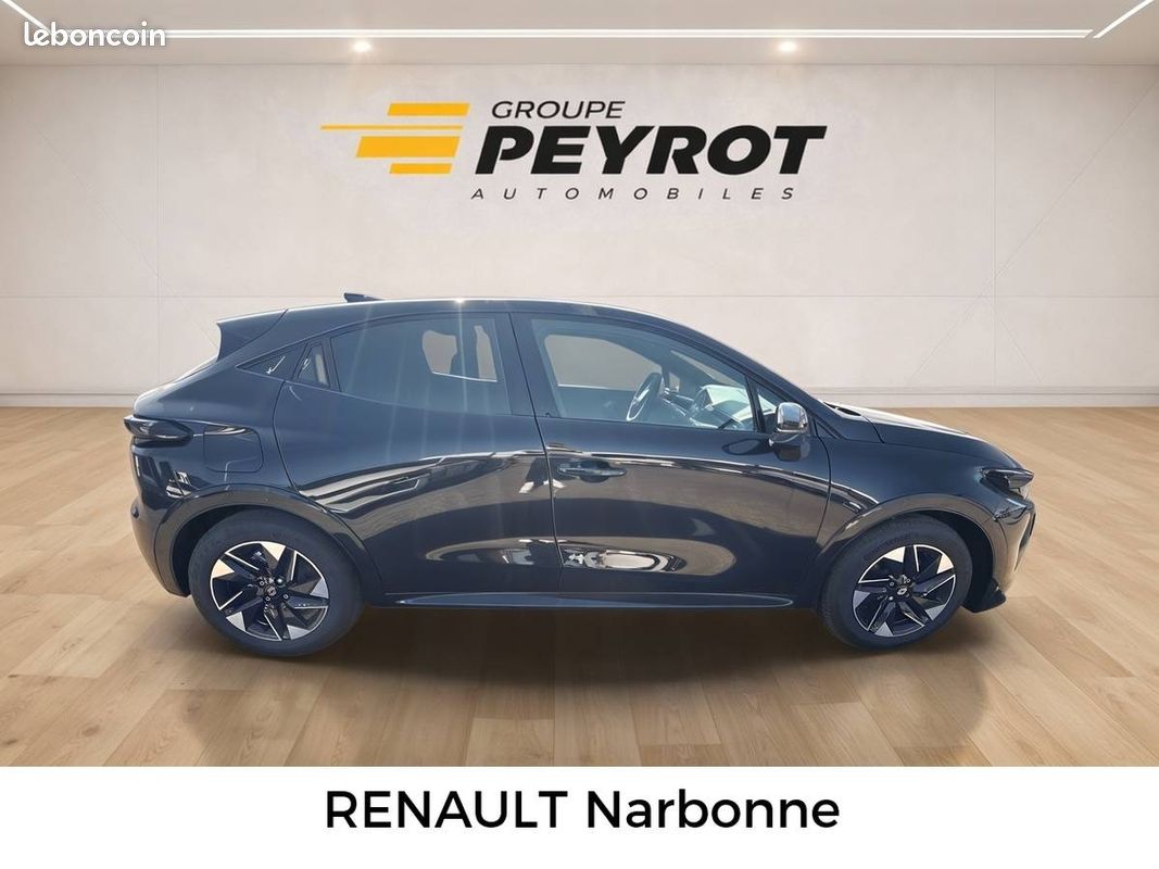 RENAULT Clio E-Tech full hybrid 160 ch Techno (image 8)