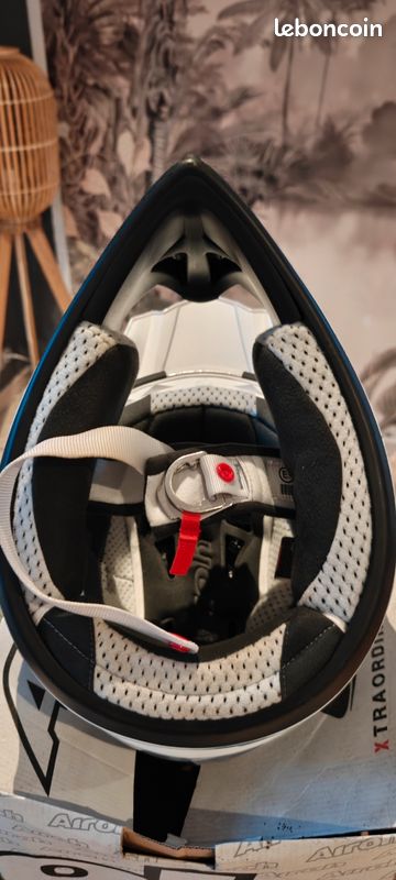 Casque Airoh cross et enduro
Airoh CR901 Face Azure
Taille M 57/58
Jamais servi, intégralement neuf (image 3)