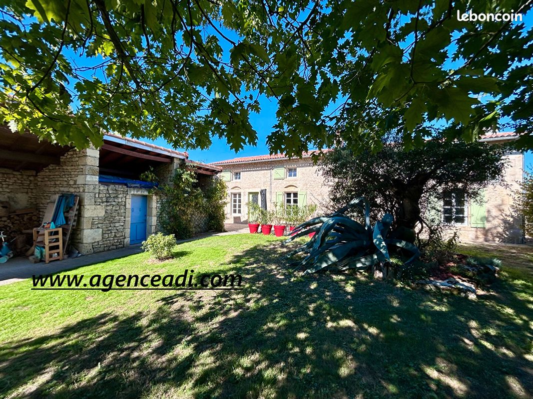 Maison 5 pièces 159 m² · à La Crèche · 159 m² · 299 520 €