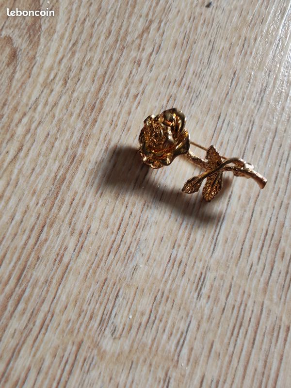 Broche Ancienne - Fleur En Métal Doré - Vintage - Occasion Bon état