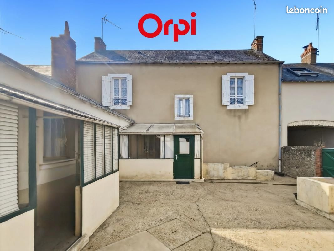 Maison 7 pièces 209 m² · à Connerré · 209 m² · 274 300 €