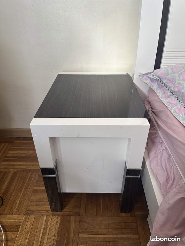 Table de chevet laqué blanc et noir – 2 tiroirs (image 2)