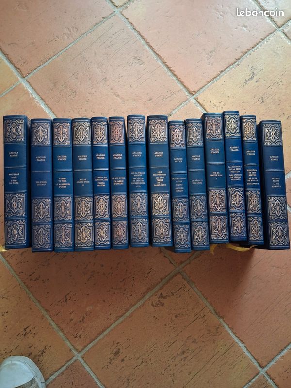 Nombreux livres en séries (image 1)