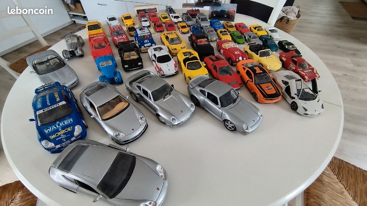 Lot De Miniatures IXO 1/43 - Peugeot, Seat, Mercedes, Ford, Simca - Collection