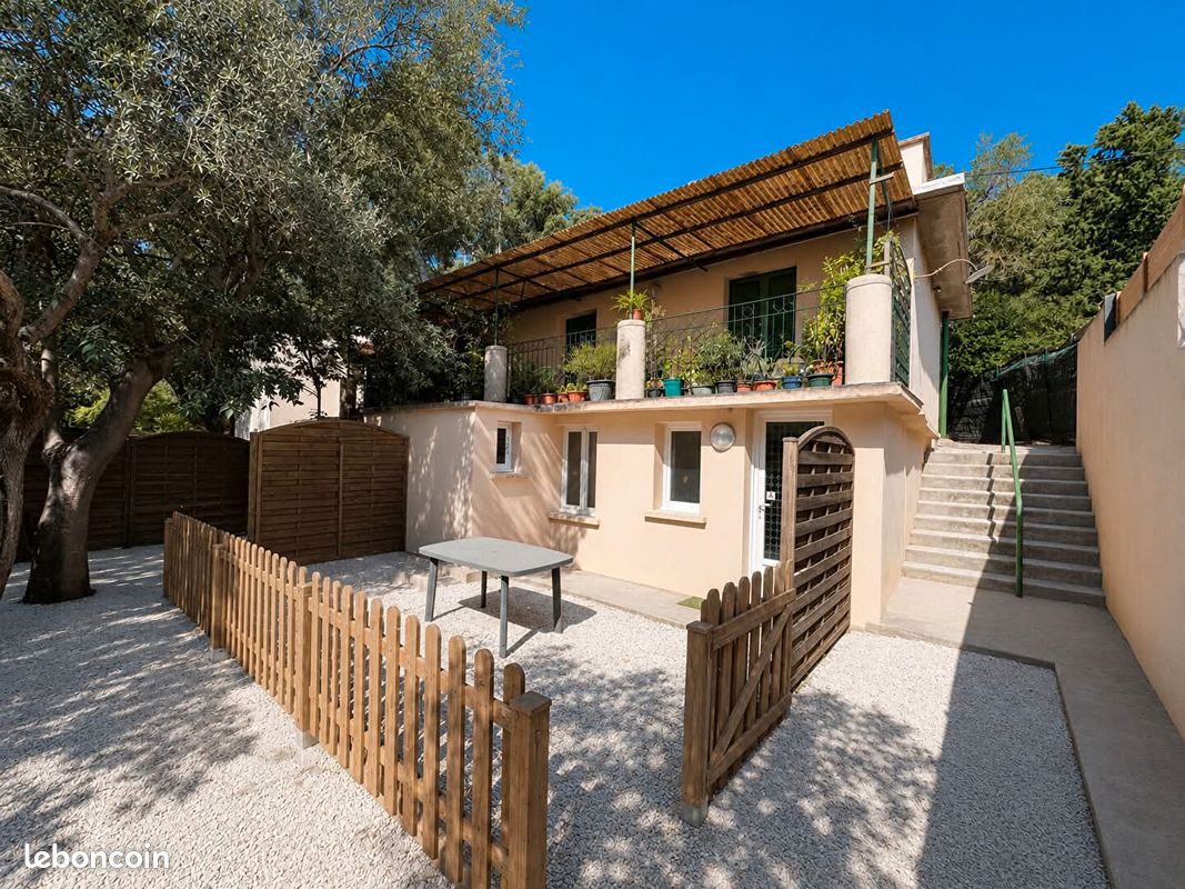 Immeuble 15 pièces 216 m² · à Villeneuve-lès-Avignon · 216 m² · 650 000 €