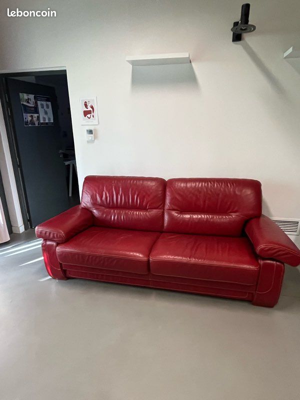 Canapé rouge en cuir 3/4 places (image 1)