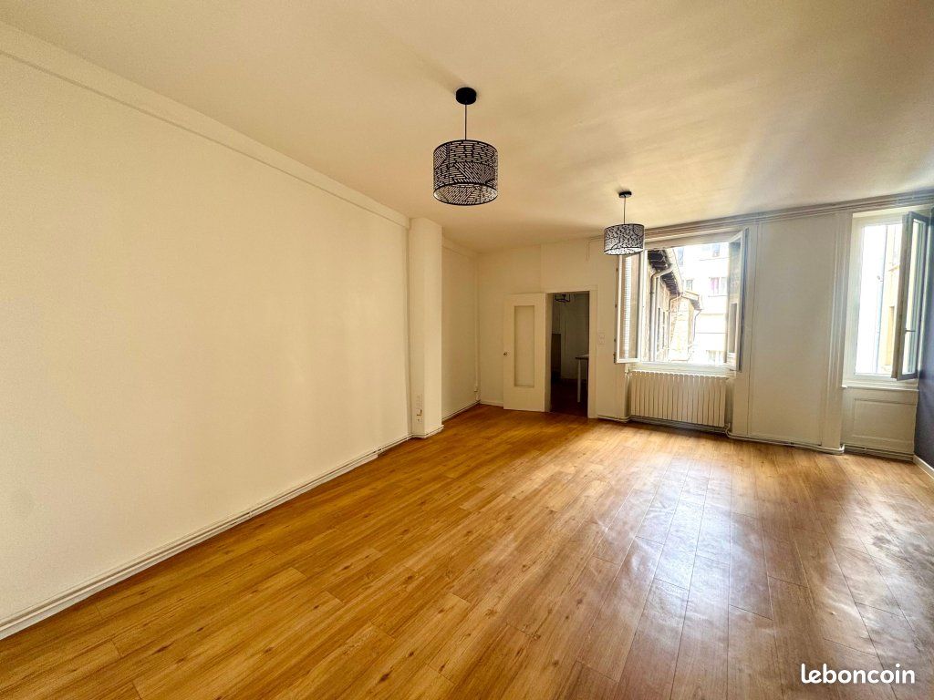 Appartement 3 pièces 87 m² · à Saint-Étienne · 87 m² · 690 €