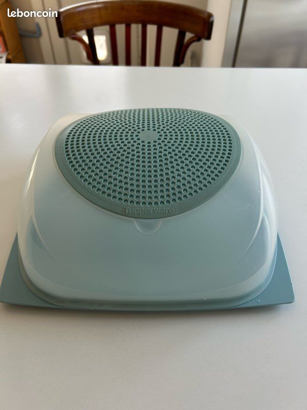 Grande Cloche à Fromage Tupperware – Plateau Inclus – Plastique Bleu Ciel – Occasion