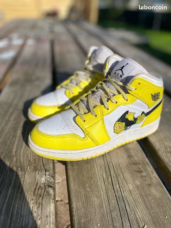 Basket jordan jaune avec fleurs Chaussures