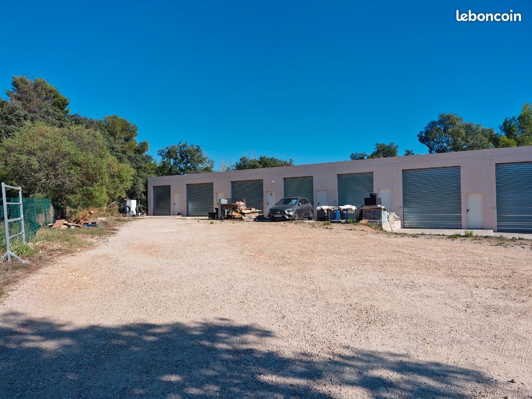 Box garage a louer · à Bormes-les-Mimosas · 450 €/mois