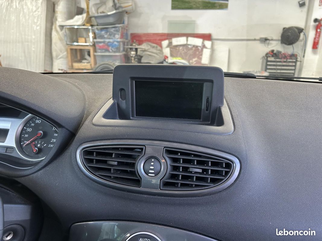 RENAULT CLIO 1.6i 16V - 110 - BVA Euro 5 III BERLINE Exception TomTom PHASE 2 (image 15)