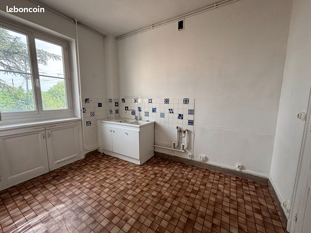 Appartement 3 pièces 74 m² · à Saint-Étienne · 74 m² · 65 000 €