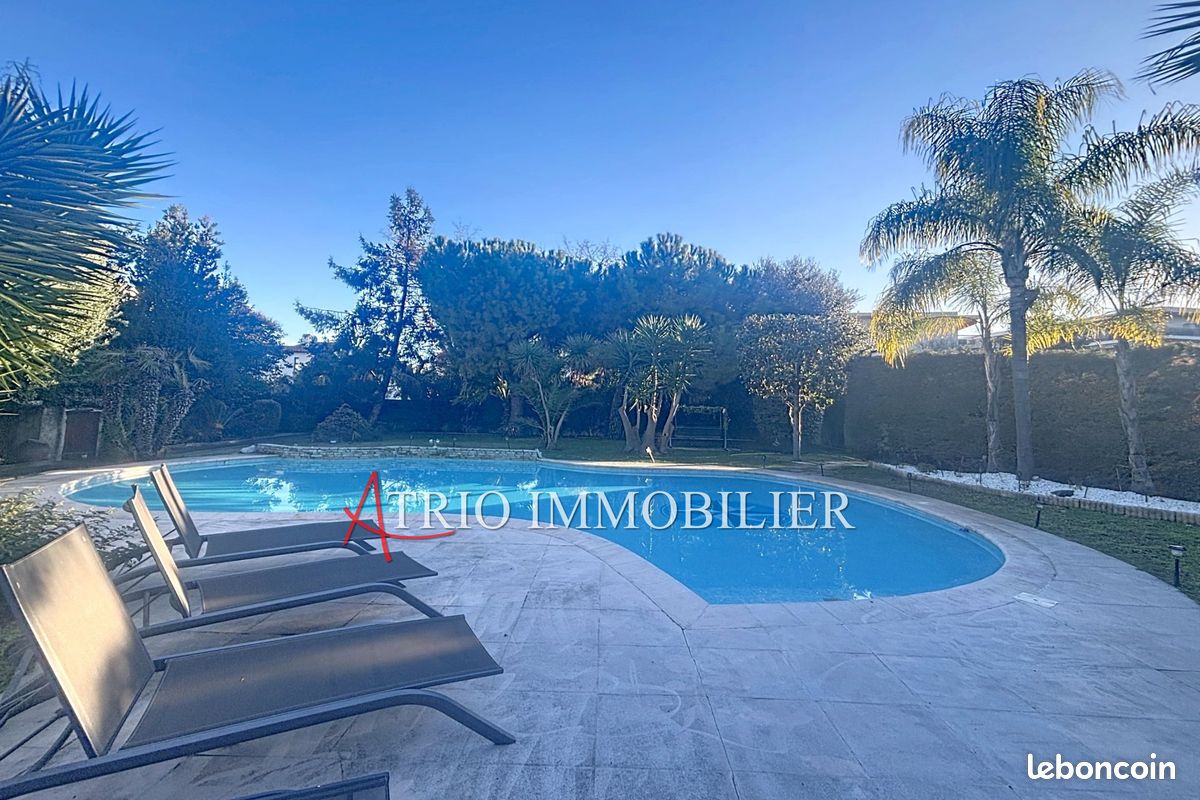 Maison 5 pièces 276 m² · à Cagnes-sur-Mer · 276 m² · 7 500 €/mois