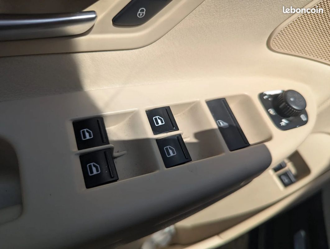 VOLKSWAGEN EOS 2.0 16S TDI 140 CR FAP Carat Toit Ouvrant/ Sièges Chauffant (image 27)
