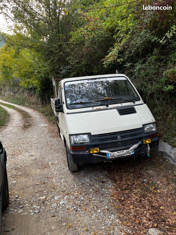 Renault trafic De 1982 Pour pieces …ou pas (image 2)