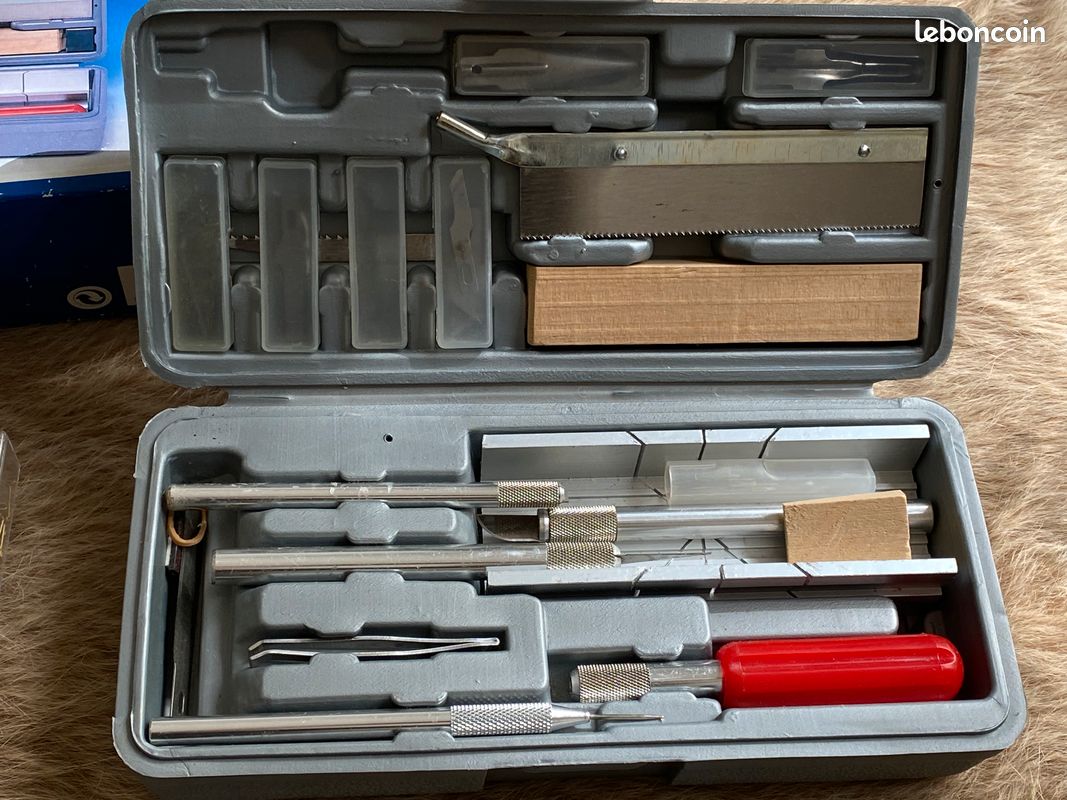 Lot coffret maquettiste + accessoires (image 1)