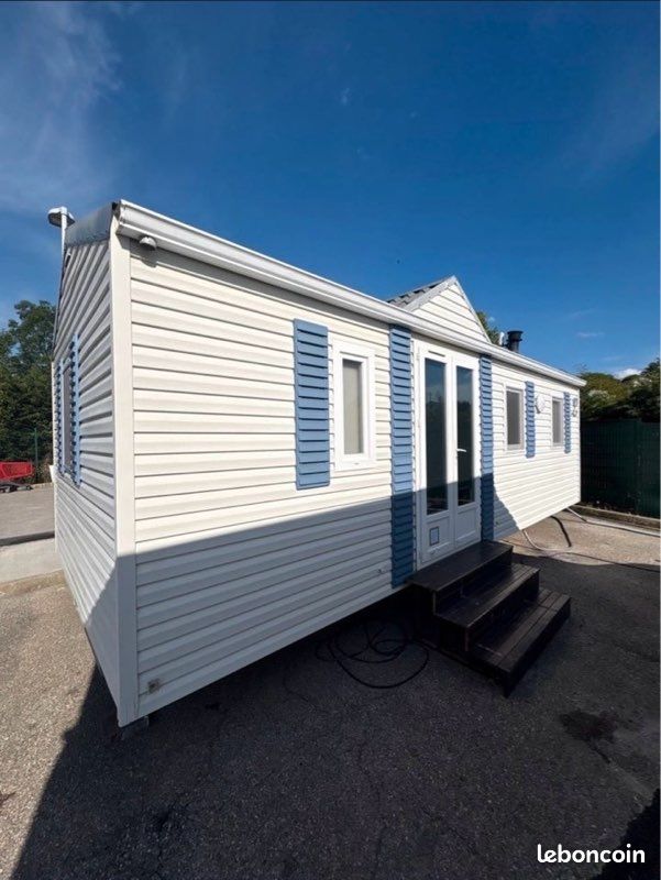 Local commercial 3 pièces 23 m² · à Rives · 23 m² · 13 500 €