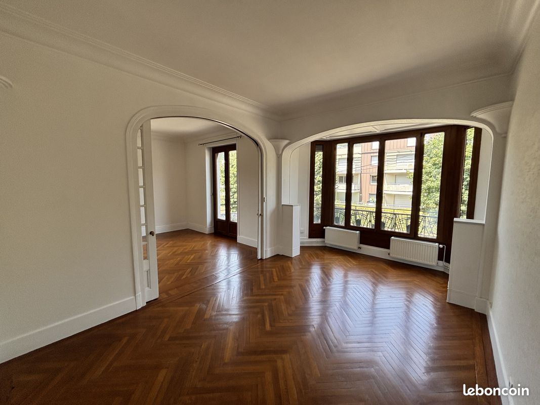 Appartement 5 pièces 129 m² · à Vizille · 129 m² · 900 €