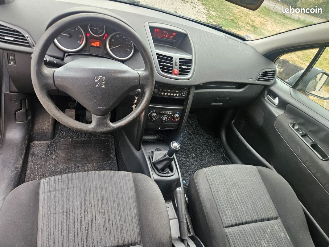 Peugeot 207 1.4 hdi 70cv (image 3)