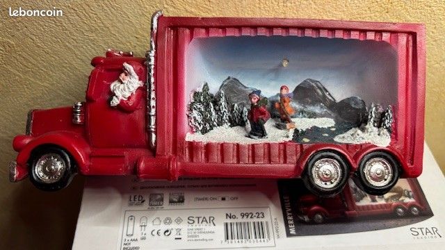 Décoration père Noël en camionnette avec cadeaux REF/DEK0442 Décoration père Noël en camionnette avec cadeaux REF/DEK0442