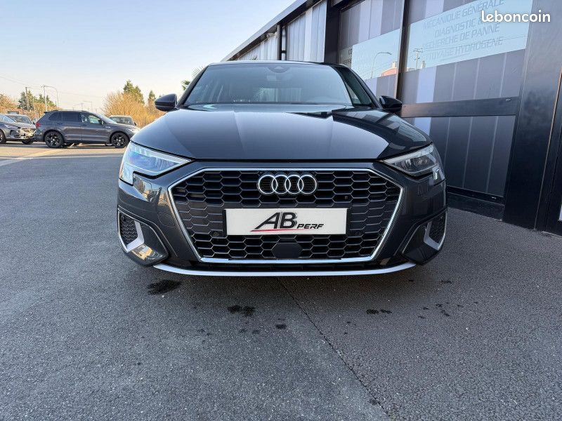 Audi A3 BERLINE 35 TFSI 150CH MILD HYBRID DESIGN LUXE S TRONIC 7 (image 11)