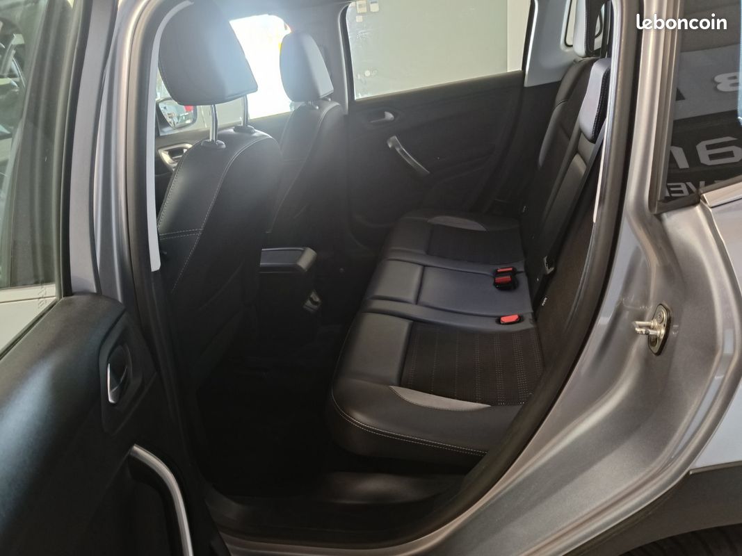 PEUGEOT 2008 1.6 BlueHDi 100ch BVM5 Allure (image 11)