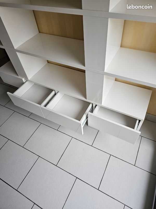 Étagère blanche et bureau (image 4)
