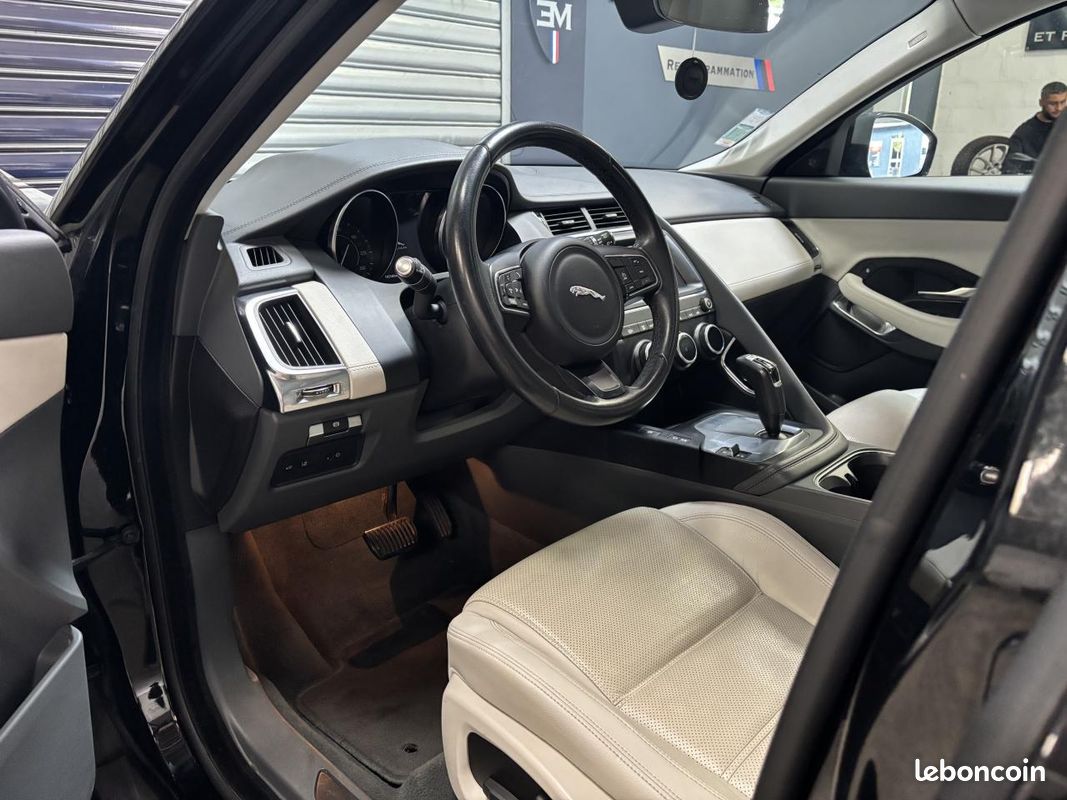 JAGUAR E-PACE D150 - AWD - BVA S PHASE 1 - CARPLAY - Toit ouvrant (image 9)