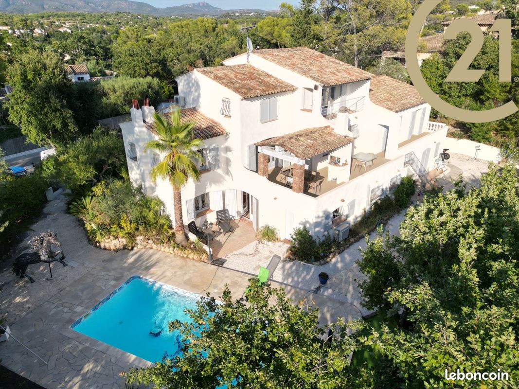 Maison 9 pièces 364 m² · à Saint-Raphaël · 364 m² · 1 190 000 €