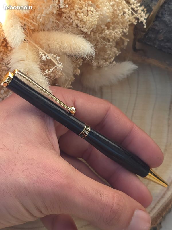 Stylo bille artisanal en bois plaqué or 24k (image 3)