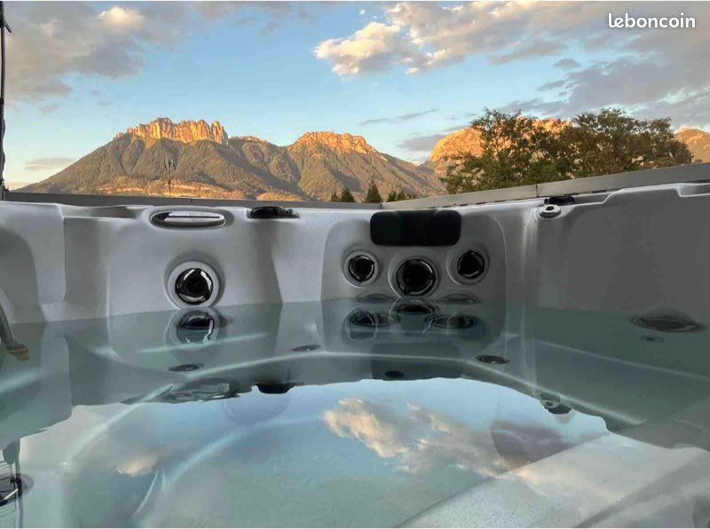 Appartement avec terrasse de 100m2 et jacuzzi (image 1)