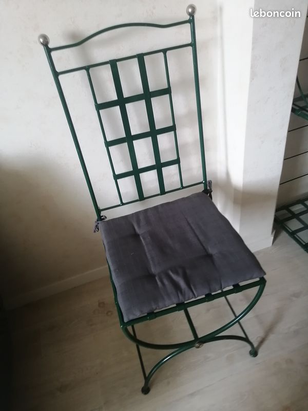 Ensemble table en verre et chaises en fer forgé (image 4)
