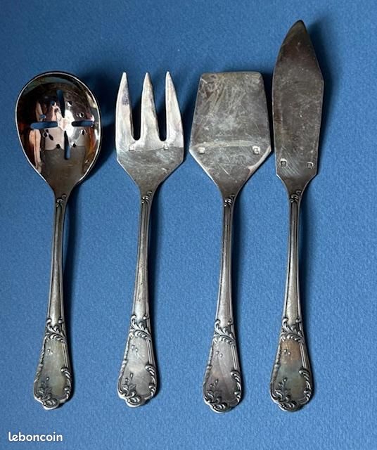 FRIONNET FRANÇOIS, MÉNAGÈRE métal argenté poinçonnée, 37 pièces, style