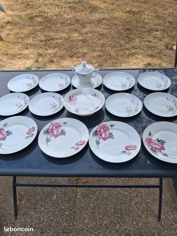 Lot service porcelaine fleuri (image 1)