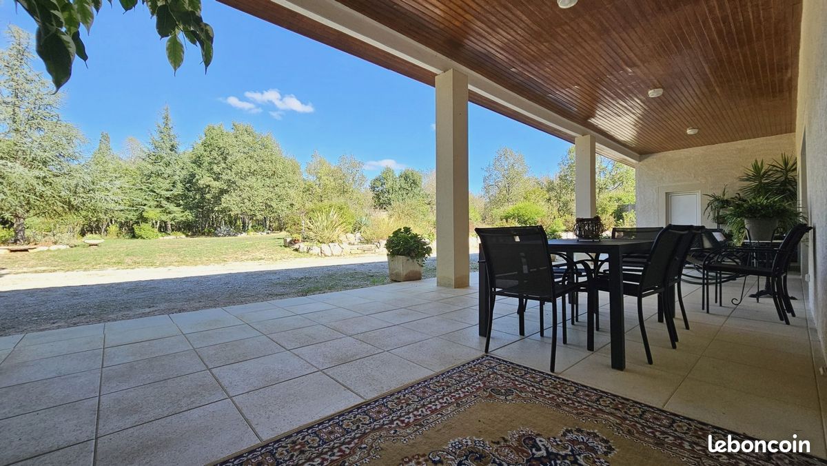 Villa 6 pièces 196 m² (image 1)