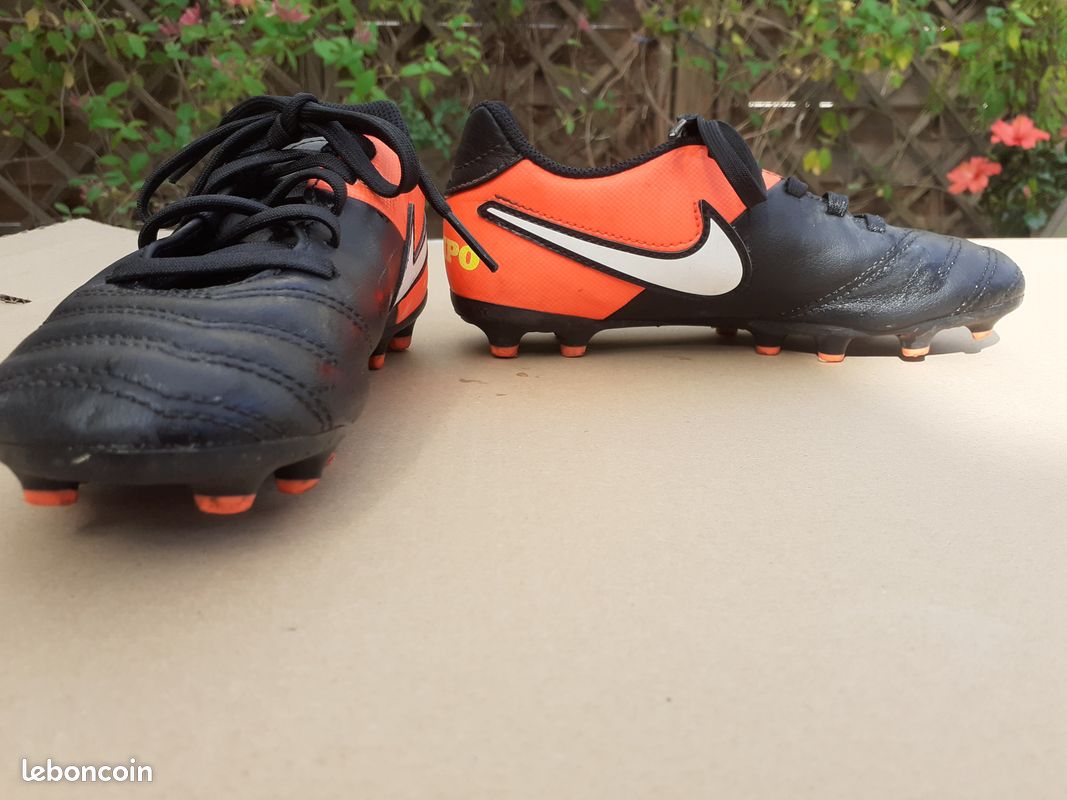 Chaussures de foot Nike tiempo (image 1)